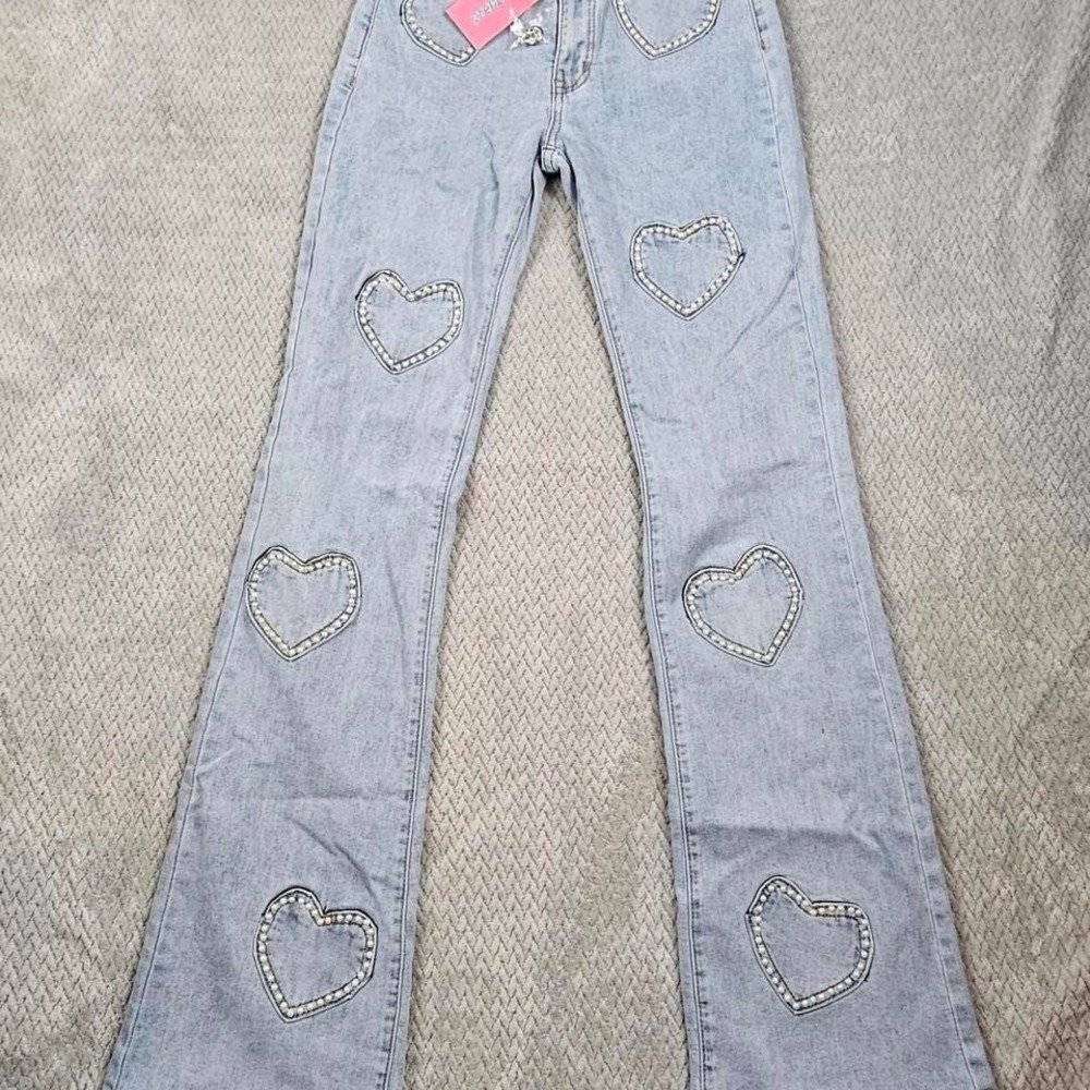 Edikted Jeans Women's XS Light Wash Heart Detail Straight Leg NWT‎